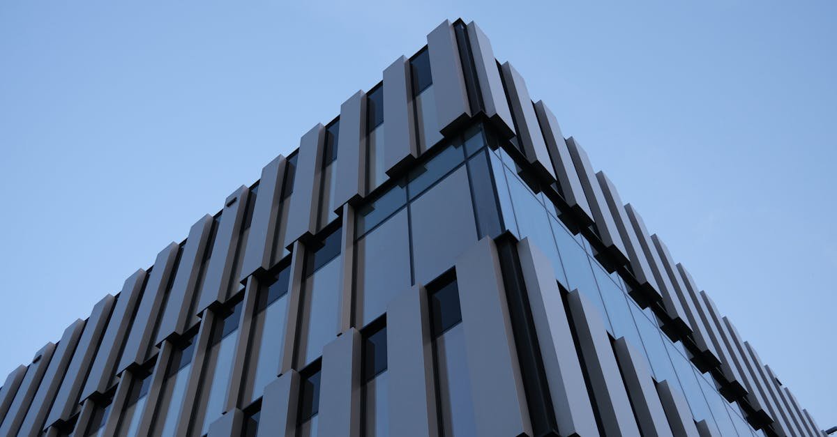 Felsenfest und formschön: So montierst du Aluminiumprofile für eine langlebige Steinverkleidung