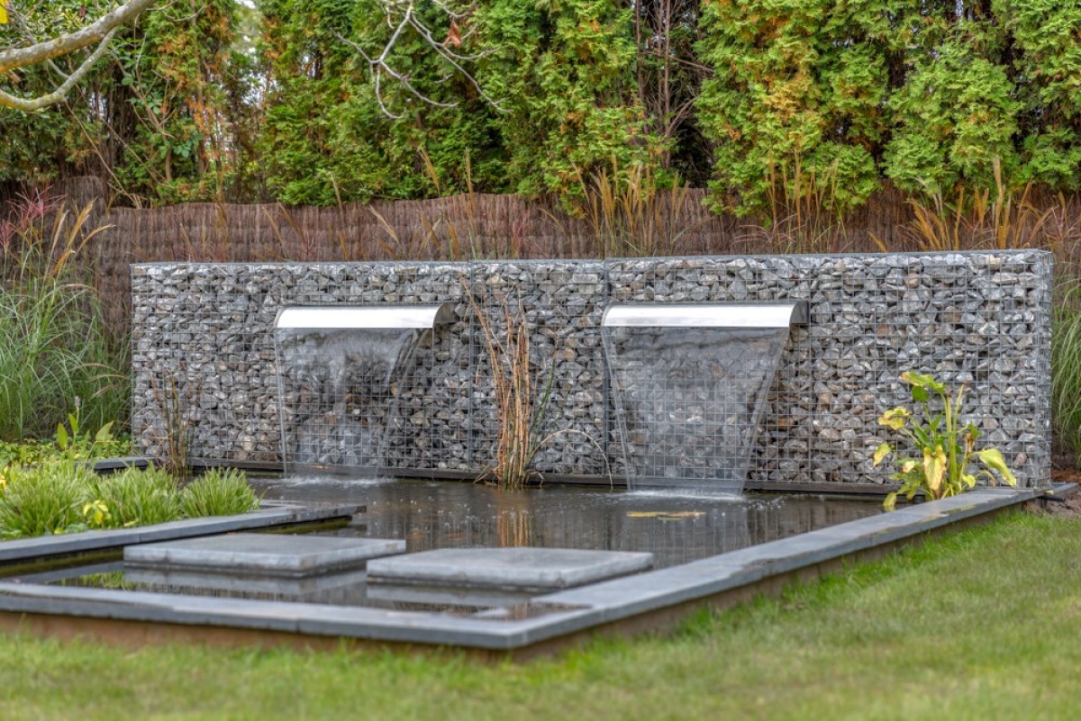 Wasser im Garten gestalten mit Gabionen
