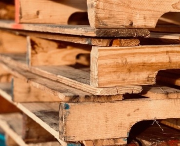 Vom Palettenstapel zum Kinderparadies: Dein DIY-Spielhaus für den Garten