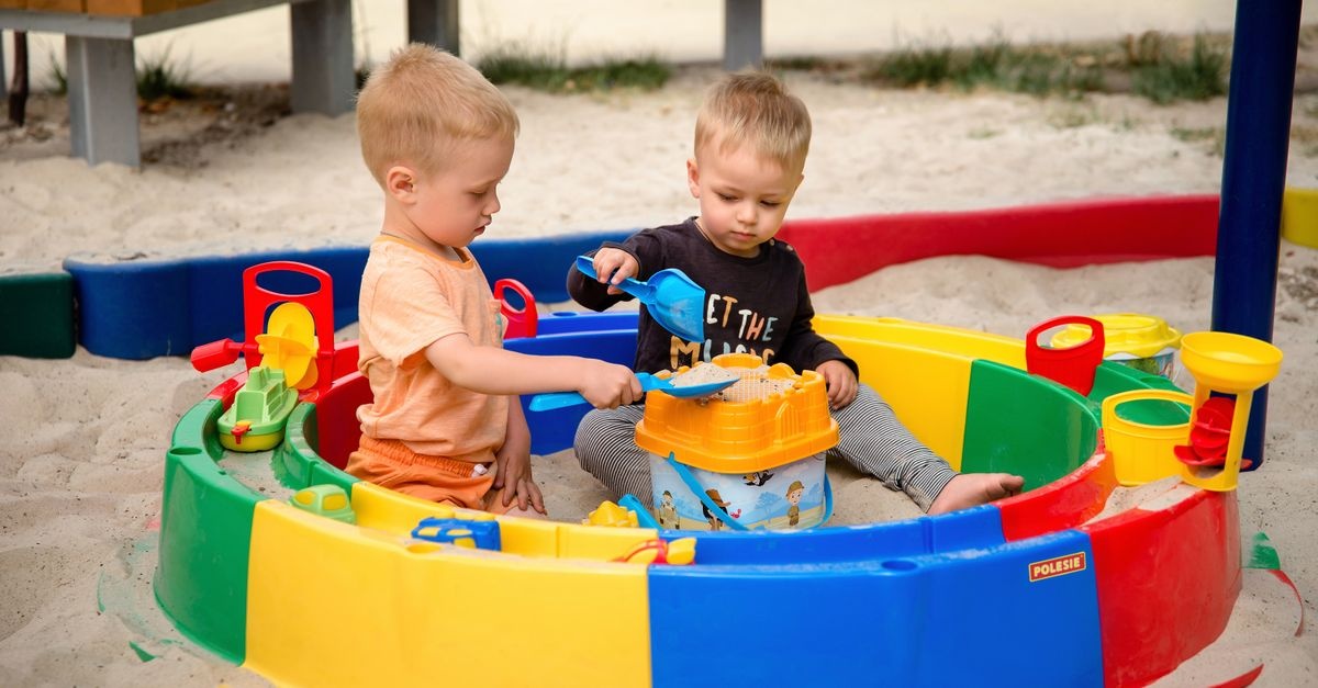 Dein DIY-Sandspielplatz: Schritt für Schritt zum sicheren Spielparadies im Garten