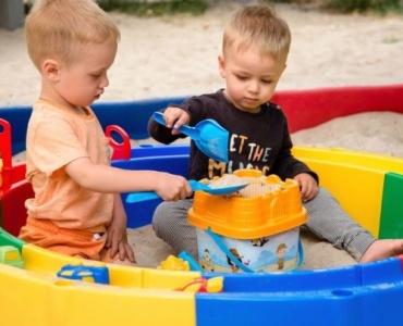 Dein DIY-Sandspielplatz: Schritt für Schritt zum sicheren Spielparadies im Garten