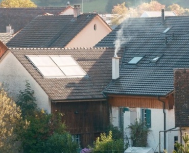 Kühle Köpfe statt heißer Luft: Was Energiesparhäuser wirklich leisten
