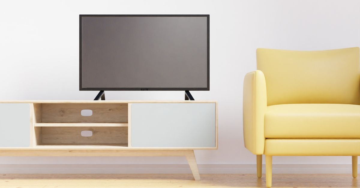 Aus alt mach wow: TV-Tisch mit Tafelfarbe zum kreativen Hingucker